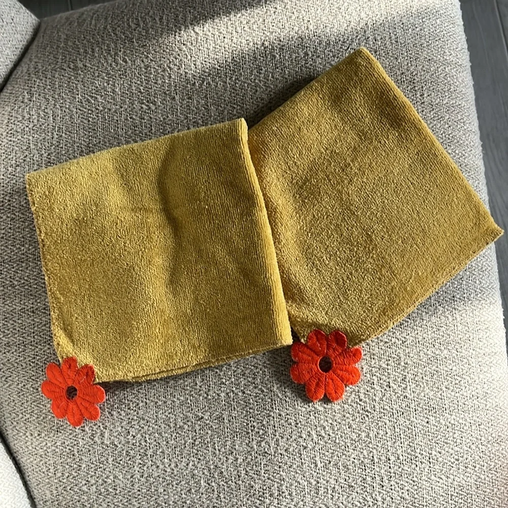2 Fieldcrest vintage 100% cotton, terrycloth yellow orange embroidered flower